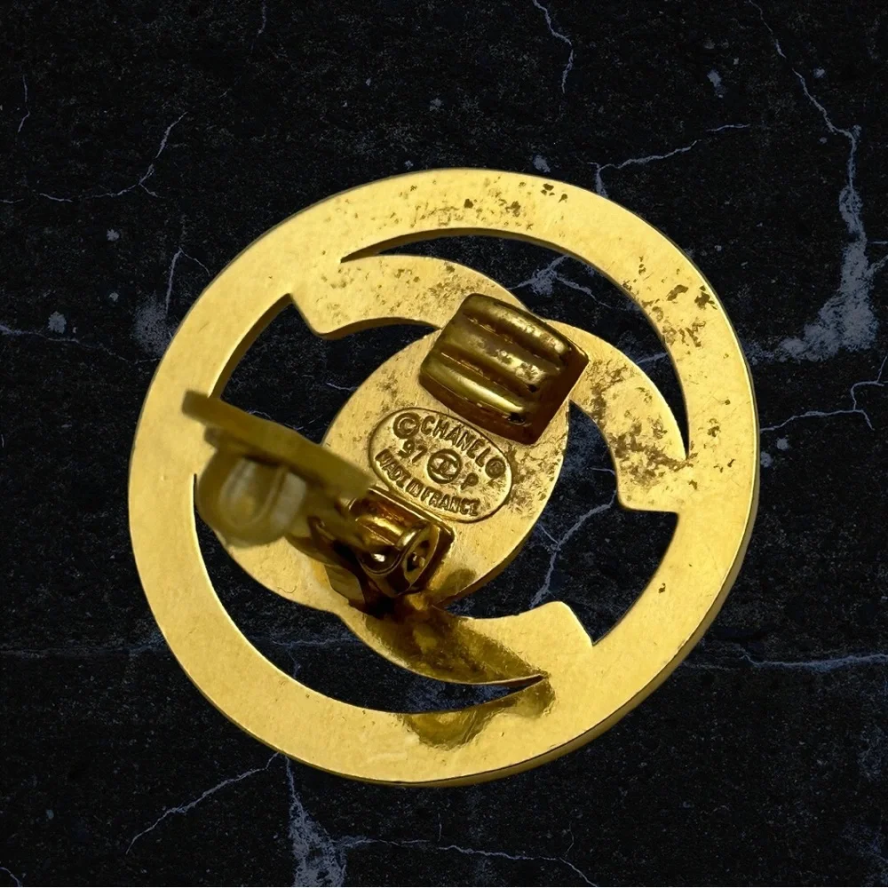 Vintage CHANEL Turnlock Logo Earring - Picture 6 of 7